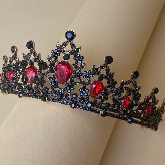 Black and Red Crown, Halloween Crown, Goth Bride, Goth Wedding, Costume - Picture 3 of 7
